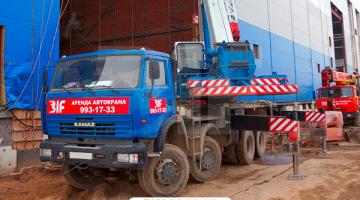 Аренда автокрана Галичанин 32 тонны с гуськом 9 метров Аренда автокрана КС-55729-1В Галичанин на базе шасси Камаз-6540 грузоподъемностью 32 тонны